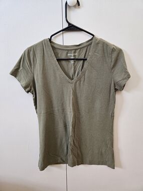 Banana Republic Olive Green V-Neck Short Sleeve Tee